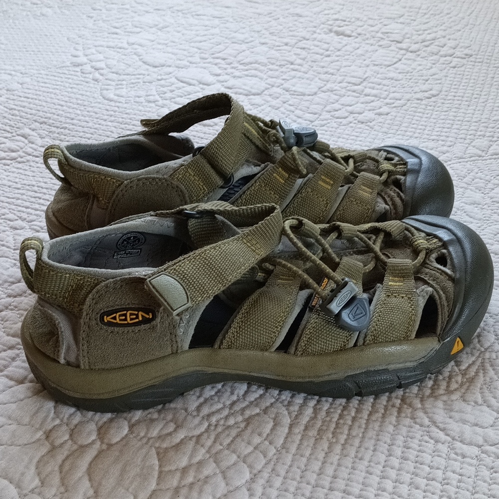 KEEN Boys Sandals Size 4 Green Gray